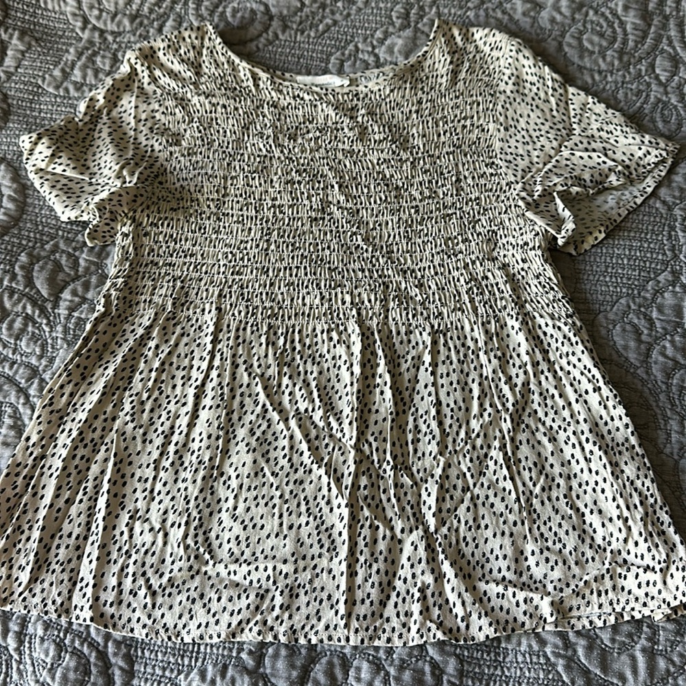 Blouse, short sleeve, black and tan size medium.